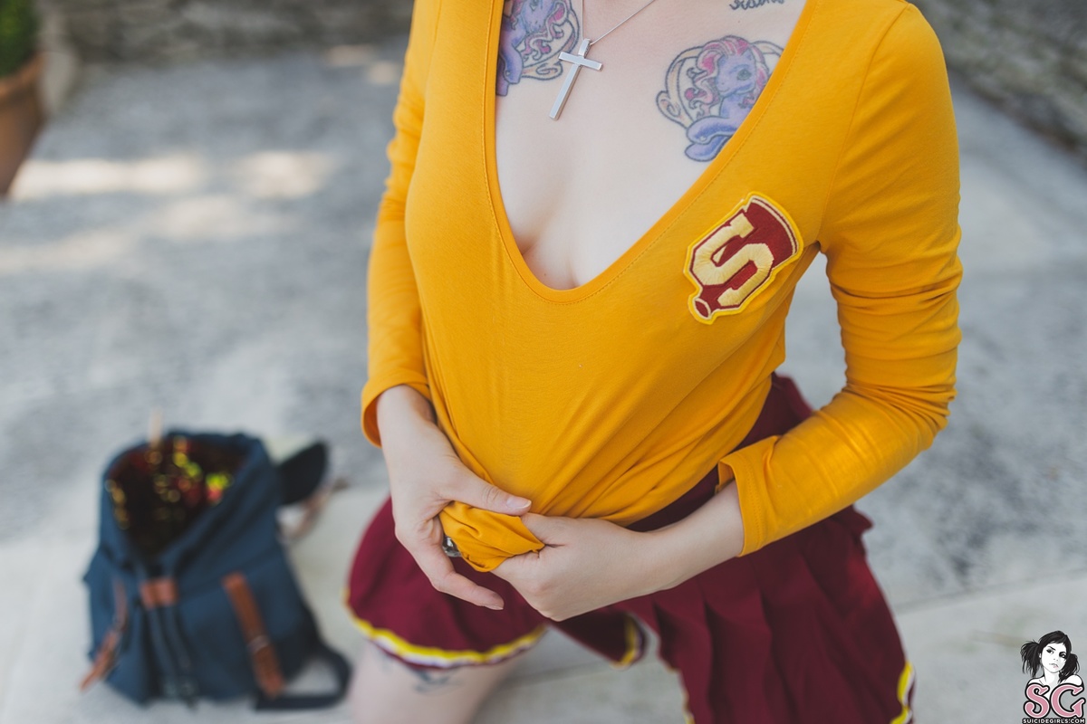 marlene-frombeneathyouitdevours-09.jpg