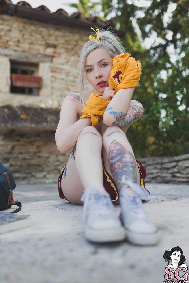 marlene-frombeneathyouitdevours-19.jpg