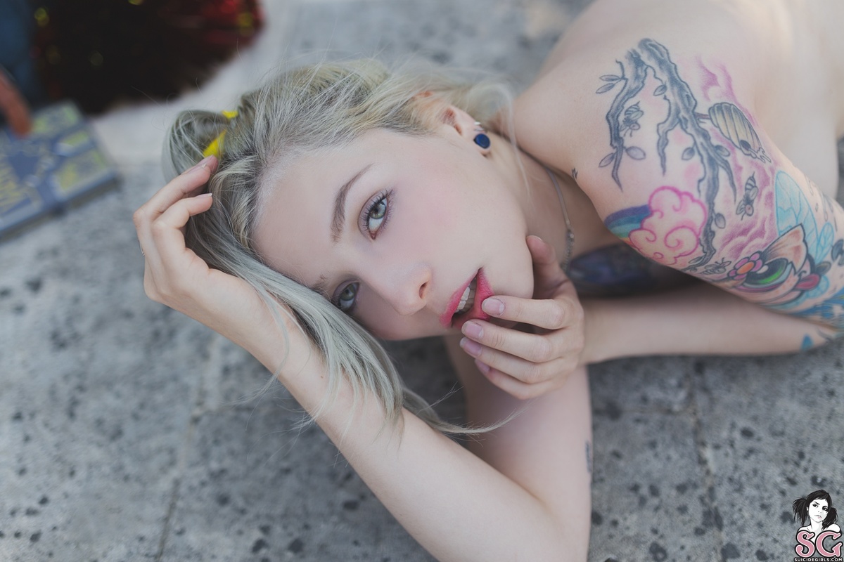 marlene-frombeneathyouitdevours-39.jpg