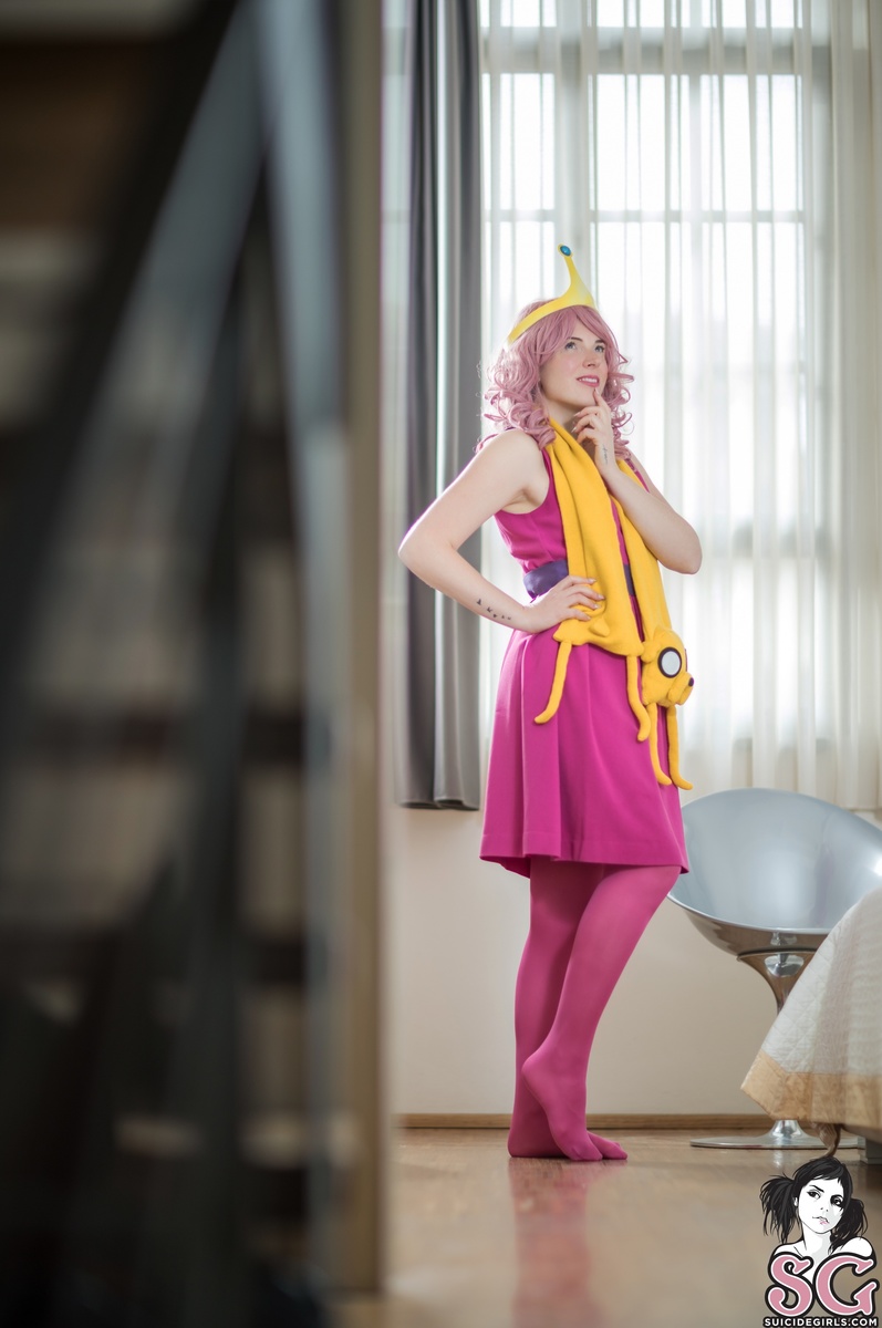 kittyqueen-aprincessinpink-01.jpg