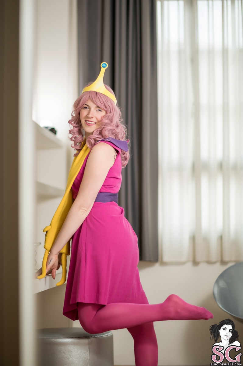 kittyqueen-aprincessinpink-03.jpg