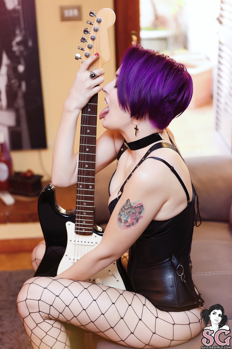 venusferrari-rockstar-05.jpg