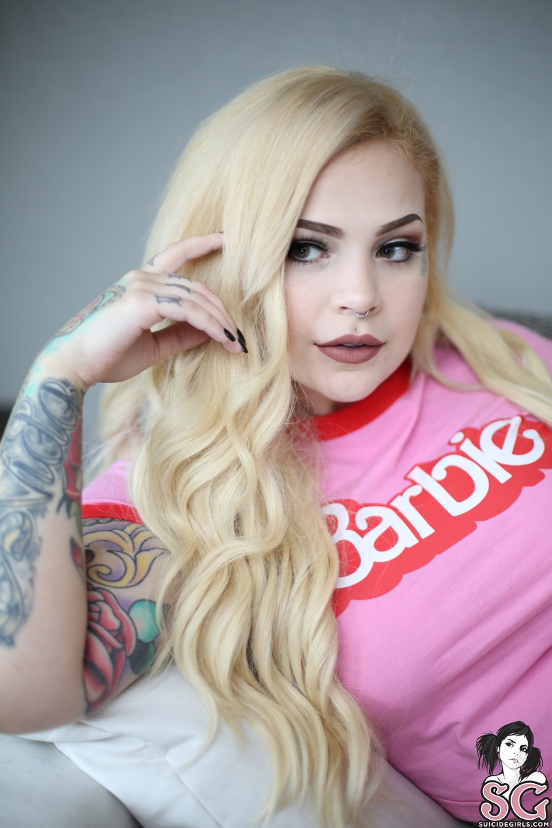ladylovesuicide-barbiegirl-01.jpg