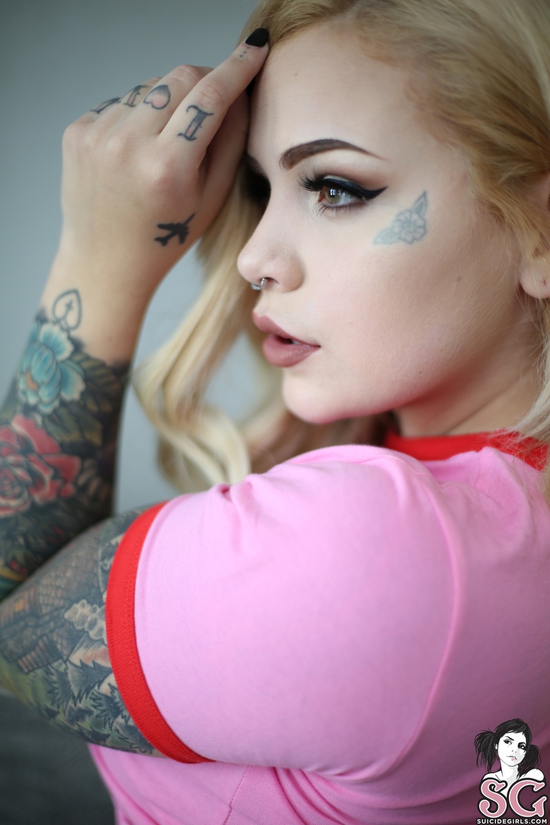 ladylovesuicide-barbiegirl-07.jpg