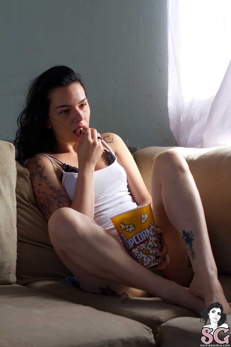 lioness-comehavefunwithmypopcorn-05.jpg