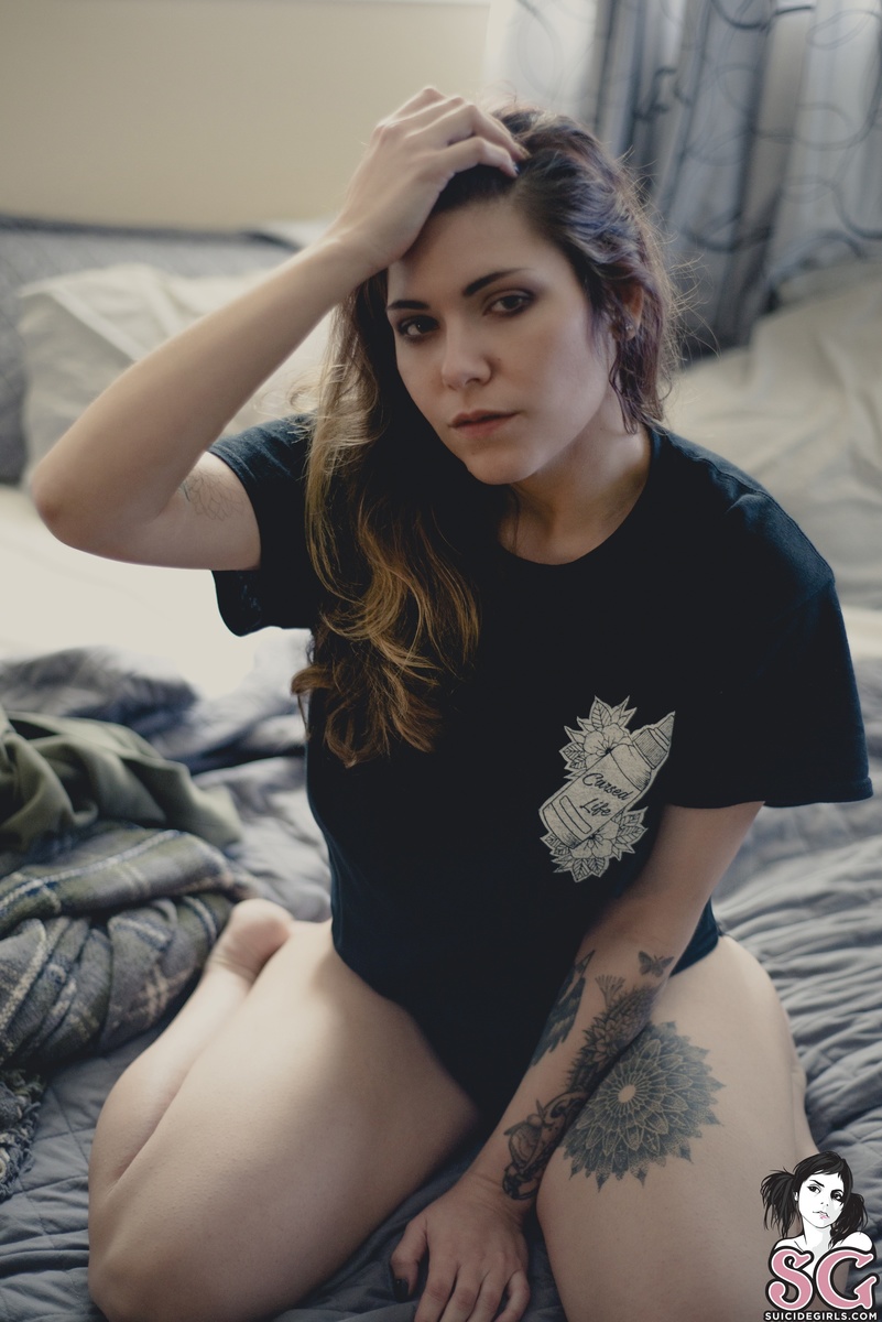 xachromaticx-wakingupinmyroom-01.jpg