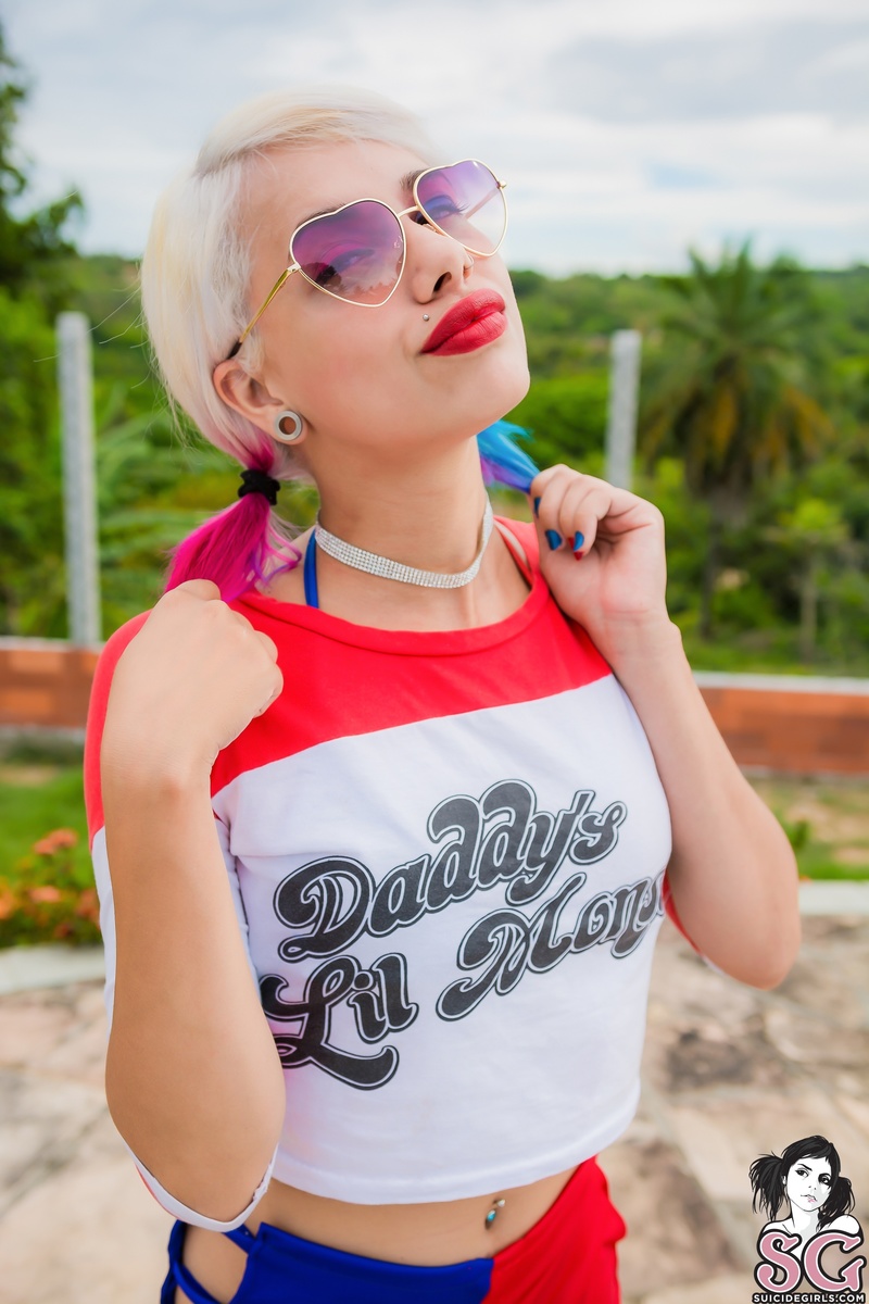 luie-apooldaywithharley-03.jpg