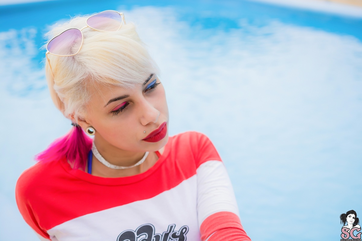 luie-apooldaywithharley-11.jpg