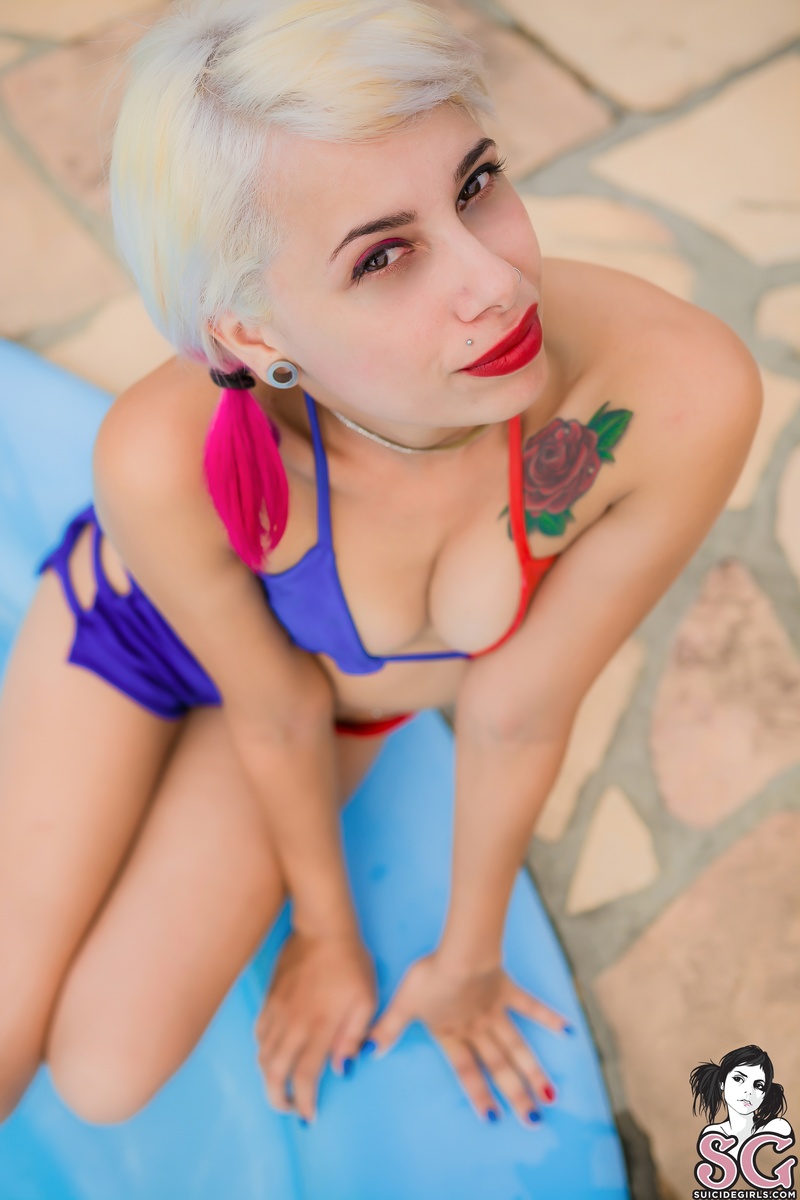 luie-apooldaywithharley-23.jpg