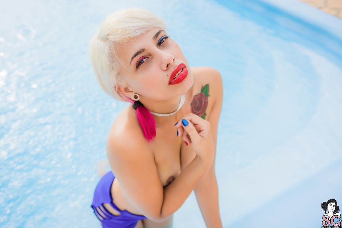 luie-apooldaywithharley-31.jpg