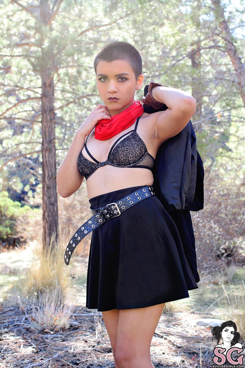 demetradesire-beachballsizedladynuts-09.jpg