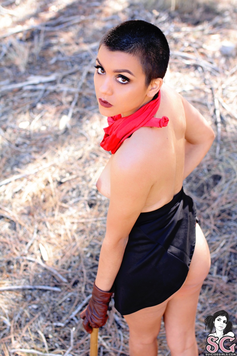 demetradesire-beachballsizedladynuts-21.jpg