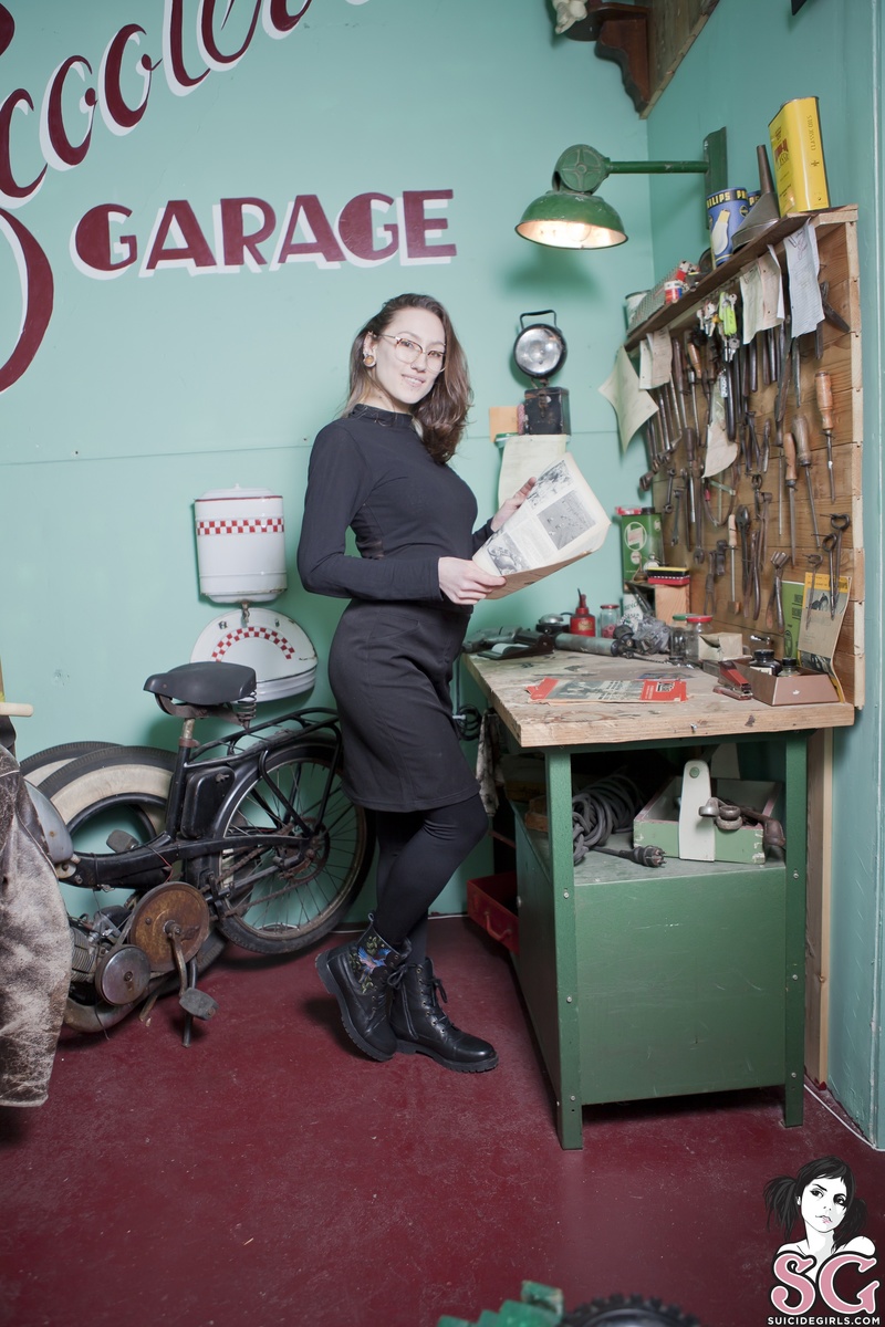larabea-canyouhelpmefixmyscooter-13.jpg