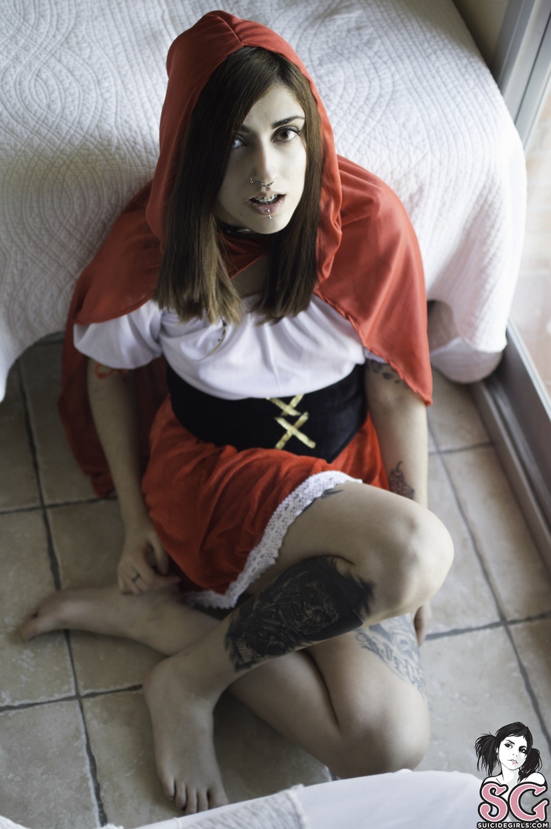 instantdeath-sweetlittleredridinghood-01.jpg