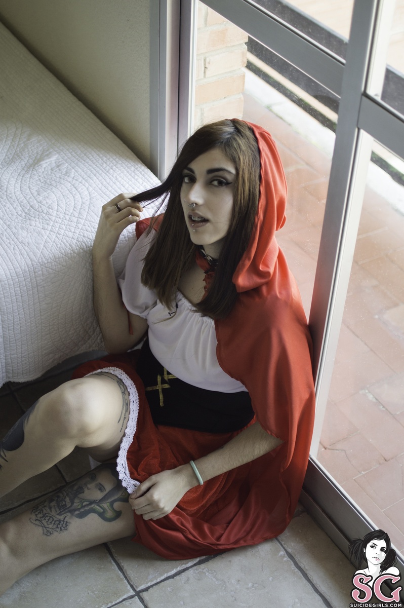 instantdeath-sweetlittleredridinghood-05.jpg