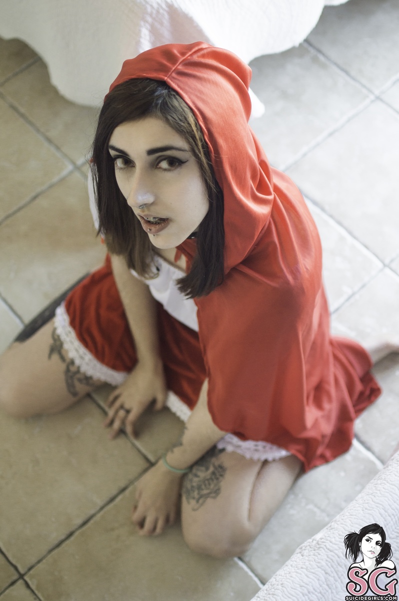 instantdeath-sweetlittleredridinghood-07.jpg