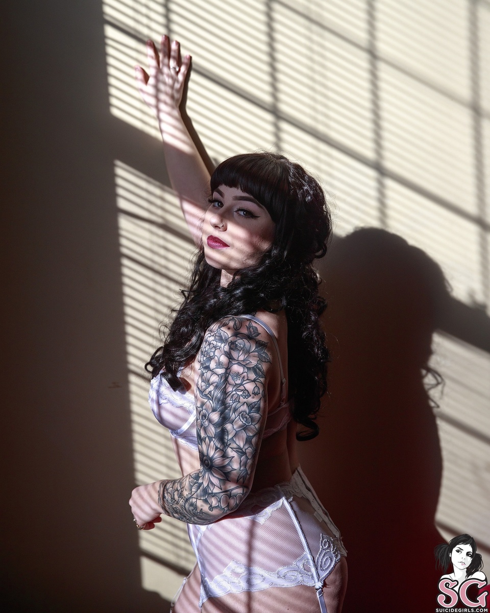 freyamae-afternoondelight-01.jpg