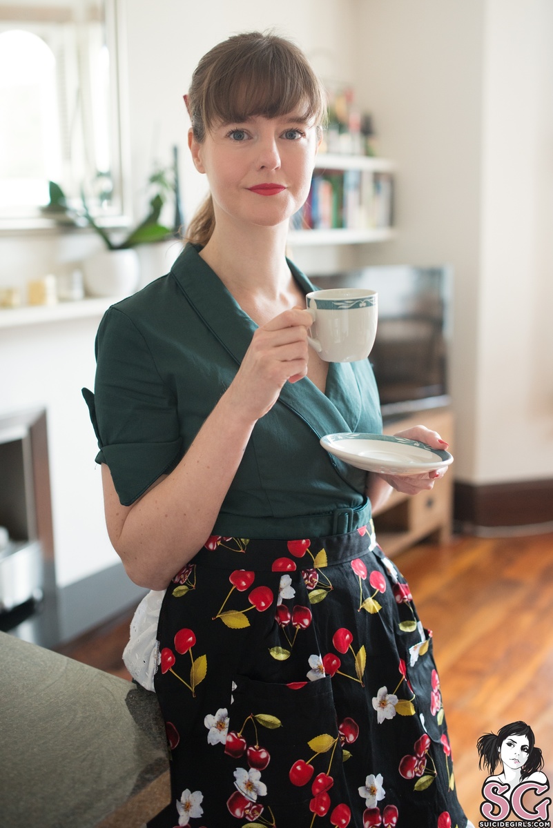 viellaviva-kinkycuppatea-01.jpg