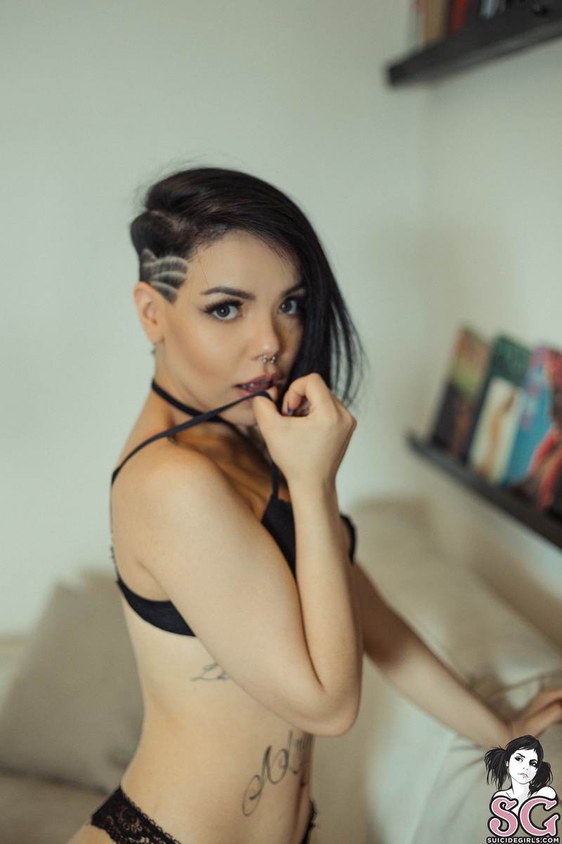 amygreen-secretsdontmakefriends-15.jpg