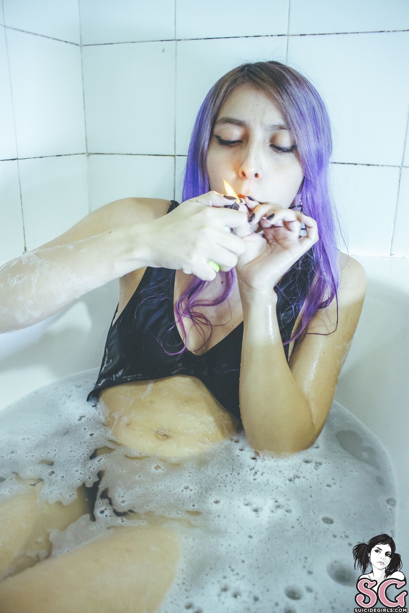 berenicemoon-wonderfullthingsinthebath-09.jpg