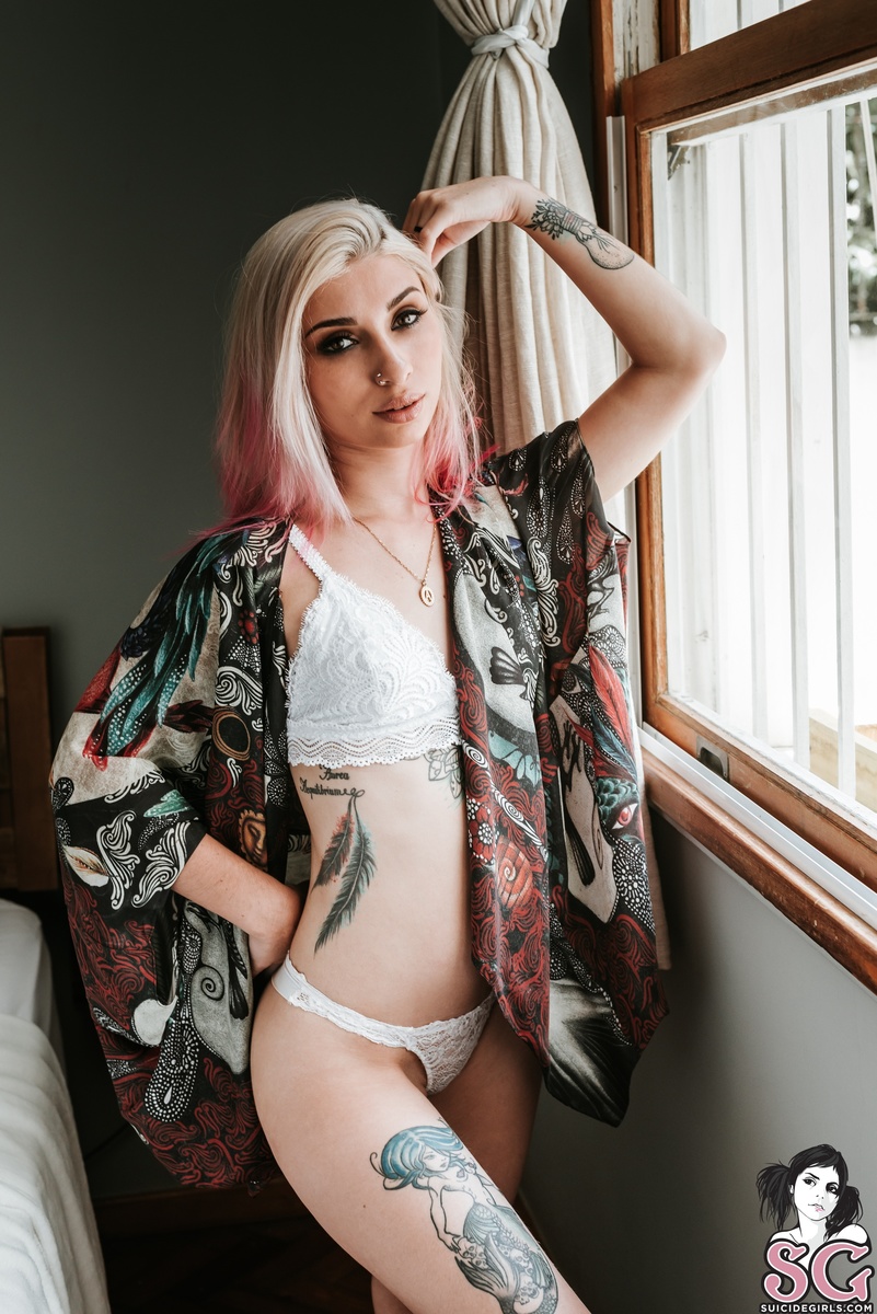 angelish-marriedtotheblues-01.jpg