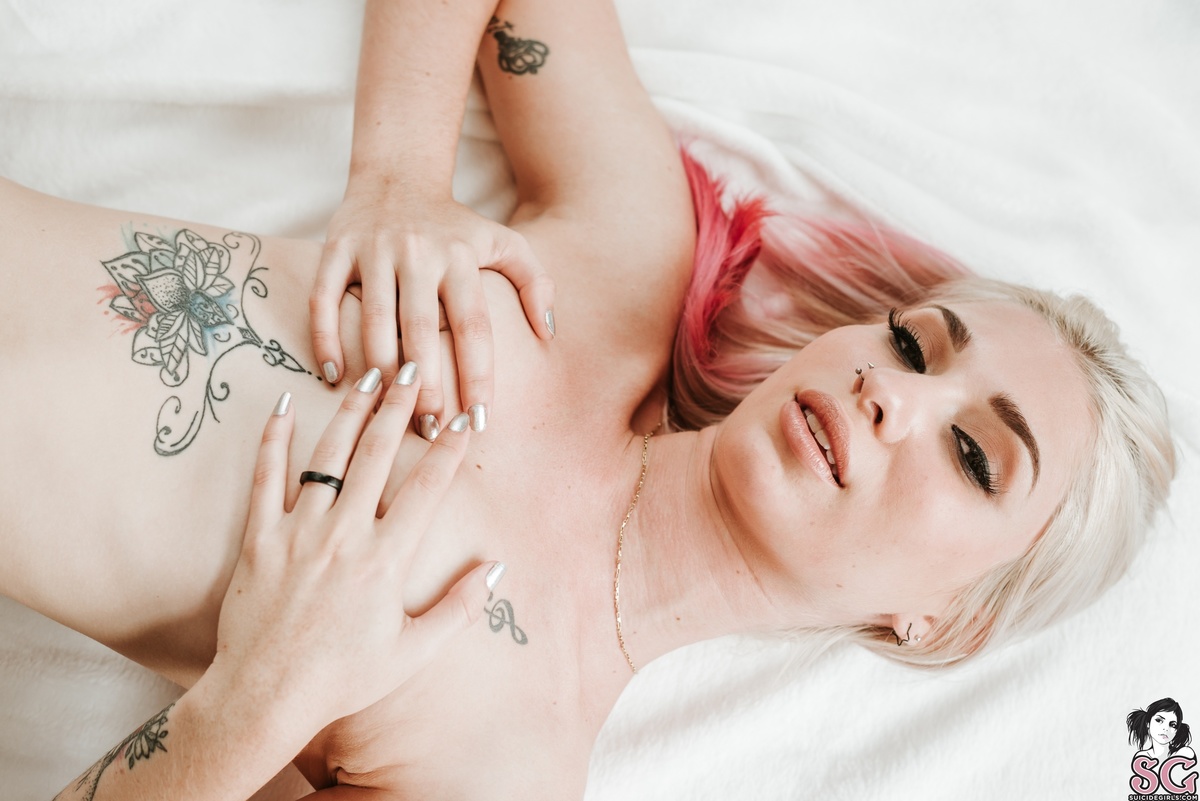 angelish-marriedtotheblues-31.jpg
