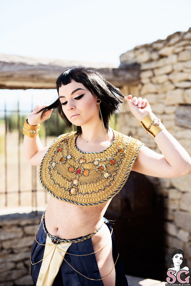 karanlit-thelastqueenofegypt-01.jpg