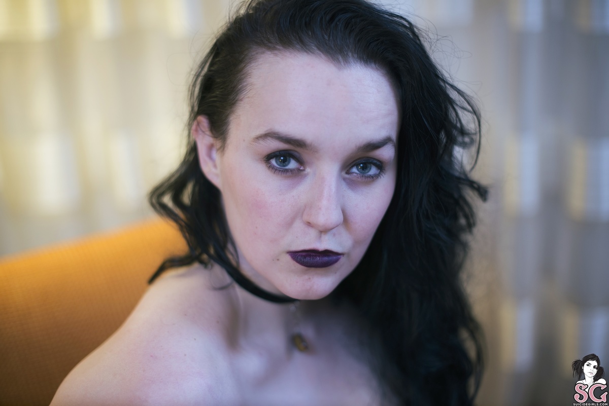 randomhippie-villainess-01.jpg