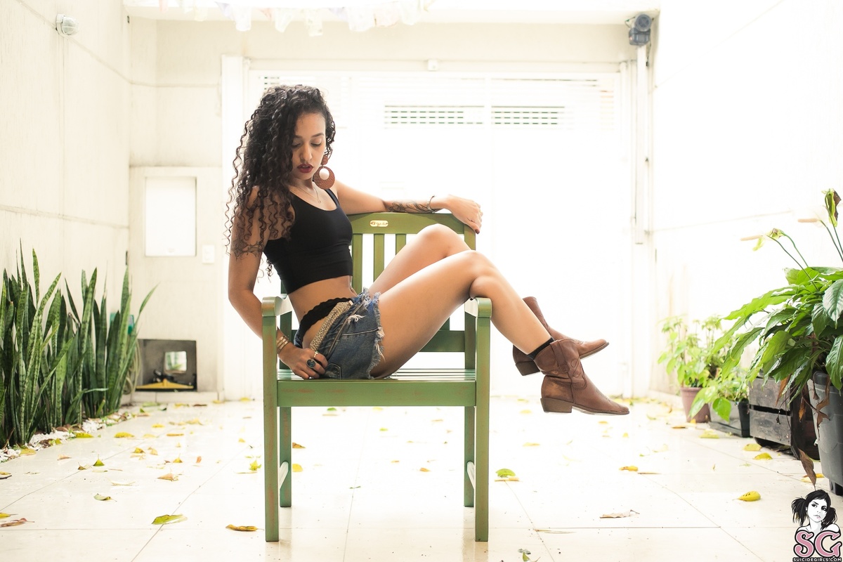 ludmilascura-mygreenchair-03.jpg