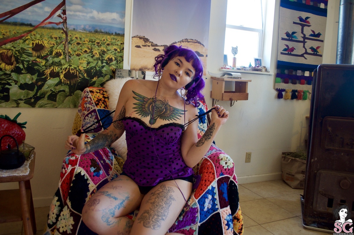 purplelush-musichadmefeelingmyself-03.jpg