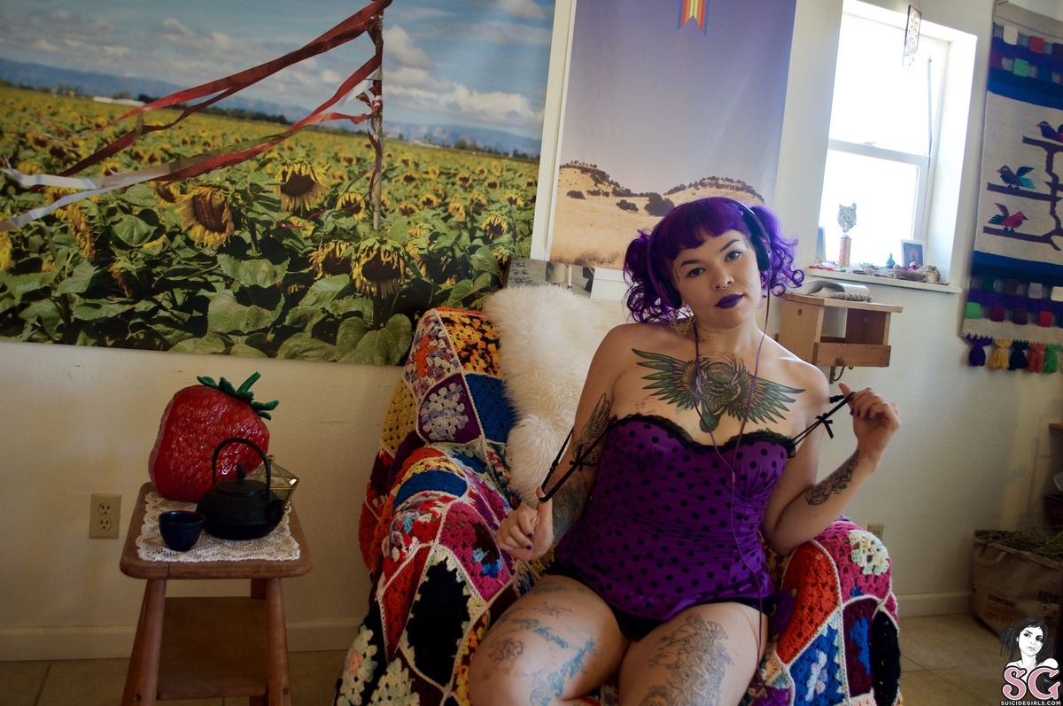 purplelush-musichadmefeelingmyself-05.jpg