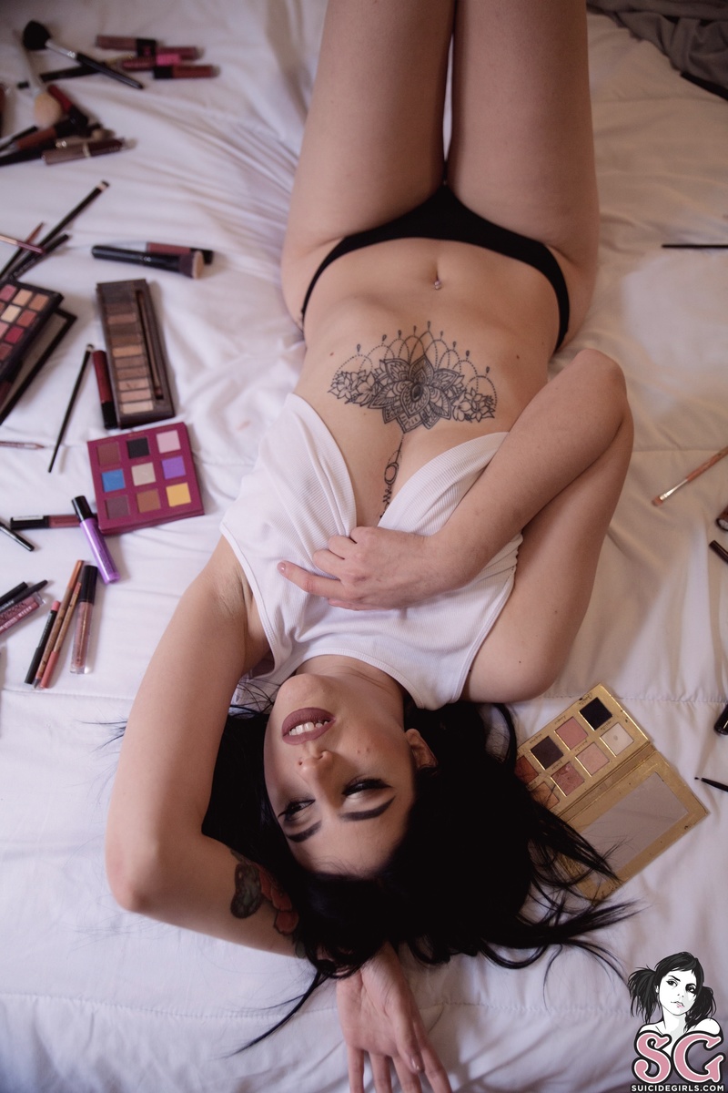 badlyheera-wakeupandmakeup-15.jpg