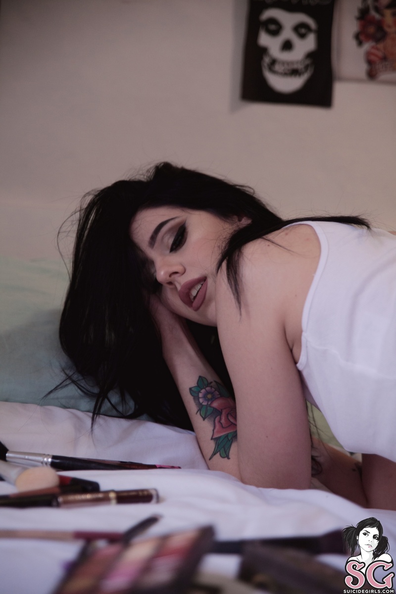 badlyheera-wakeupandmakeup-19.jpg
