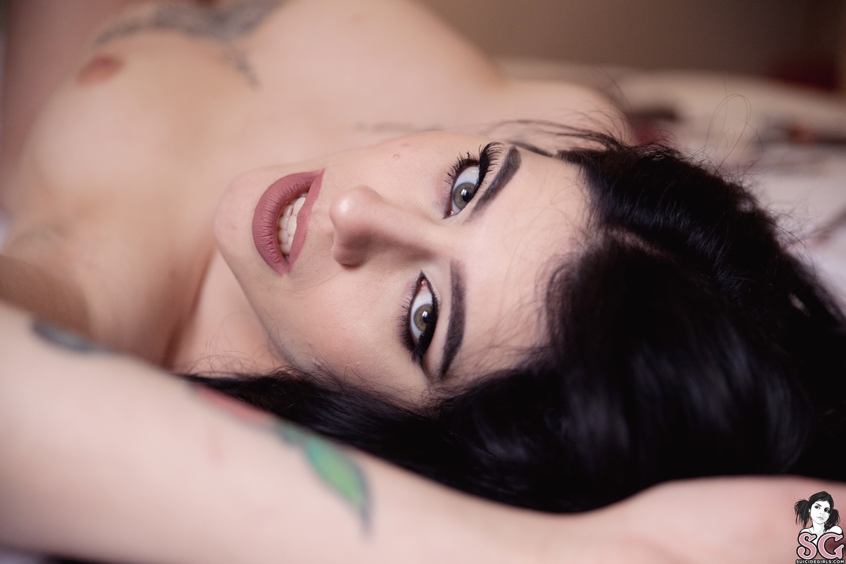 badlyheera-wakeupandmakeup-31.jpg