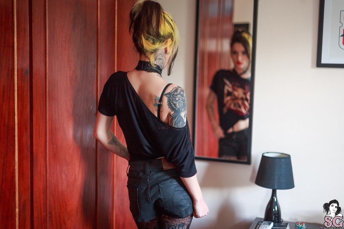 cherryalves-youagainstyou-03.jpg