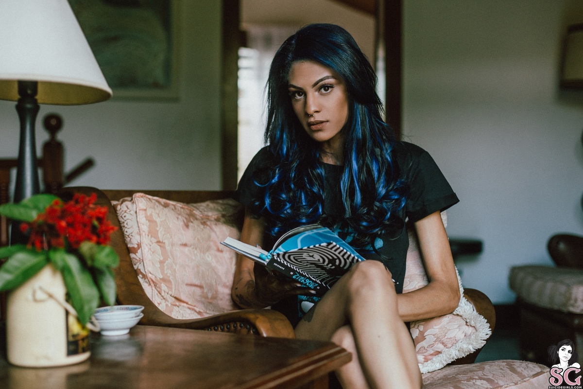 rowenna-thekillingmoon-01.jpg