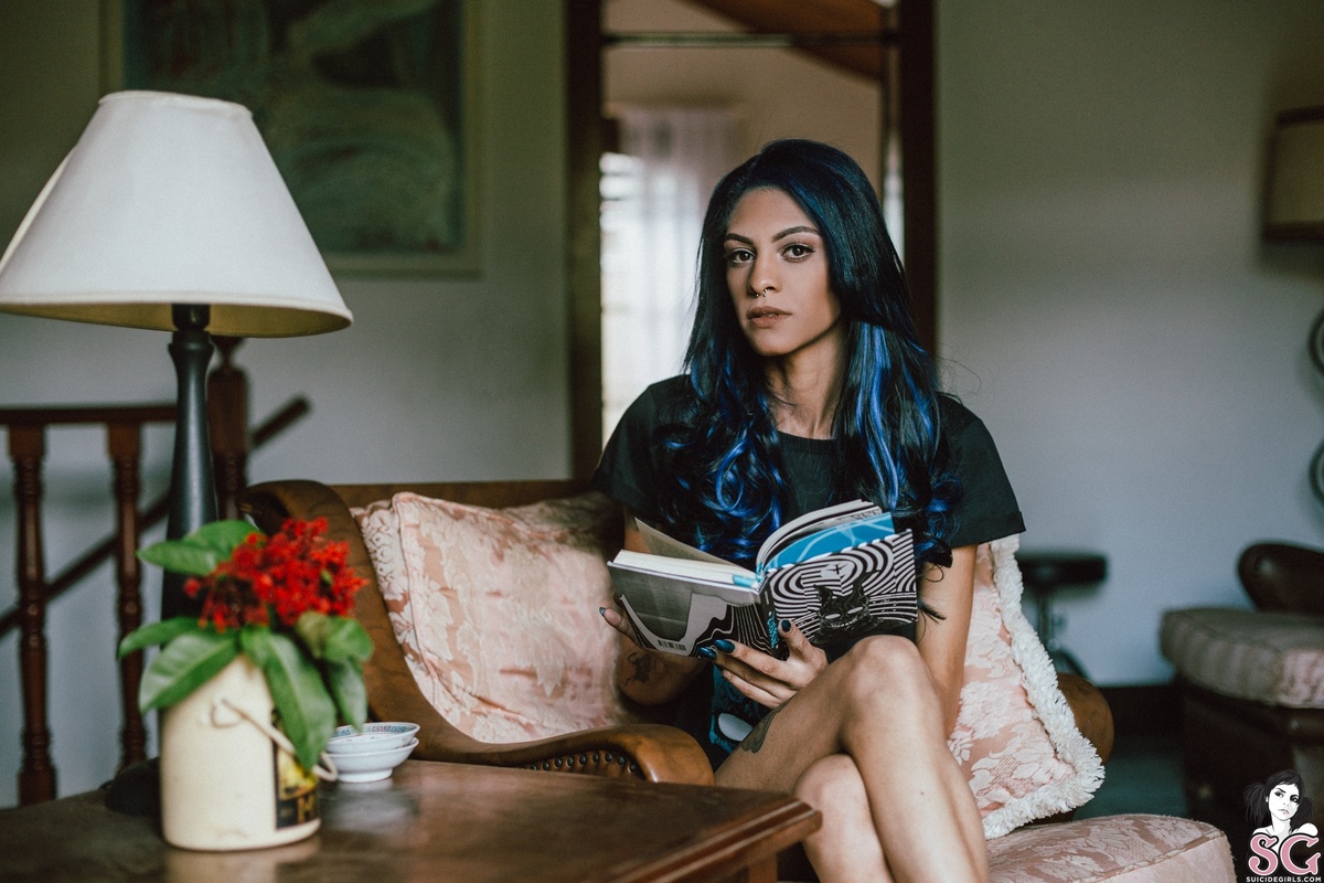 rowenna-thekillingmoon-03.jpg
