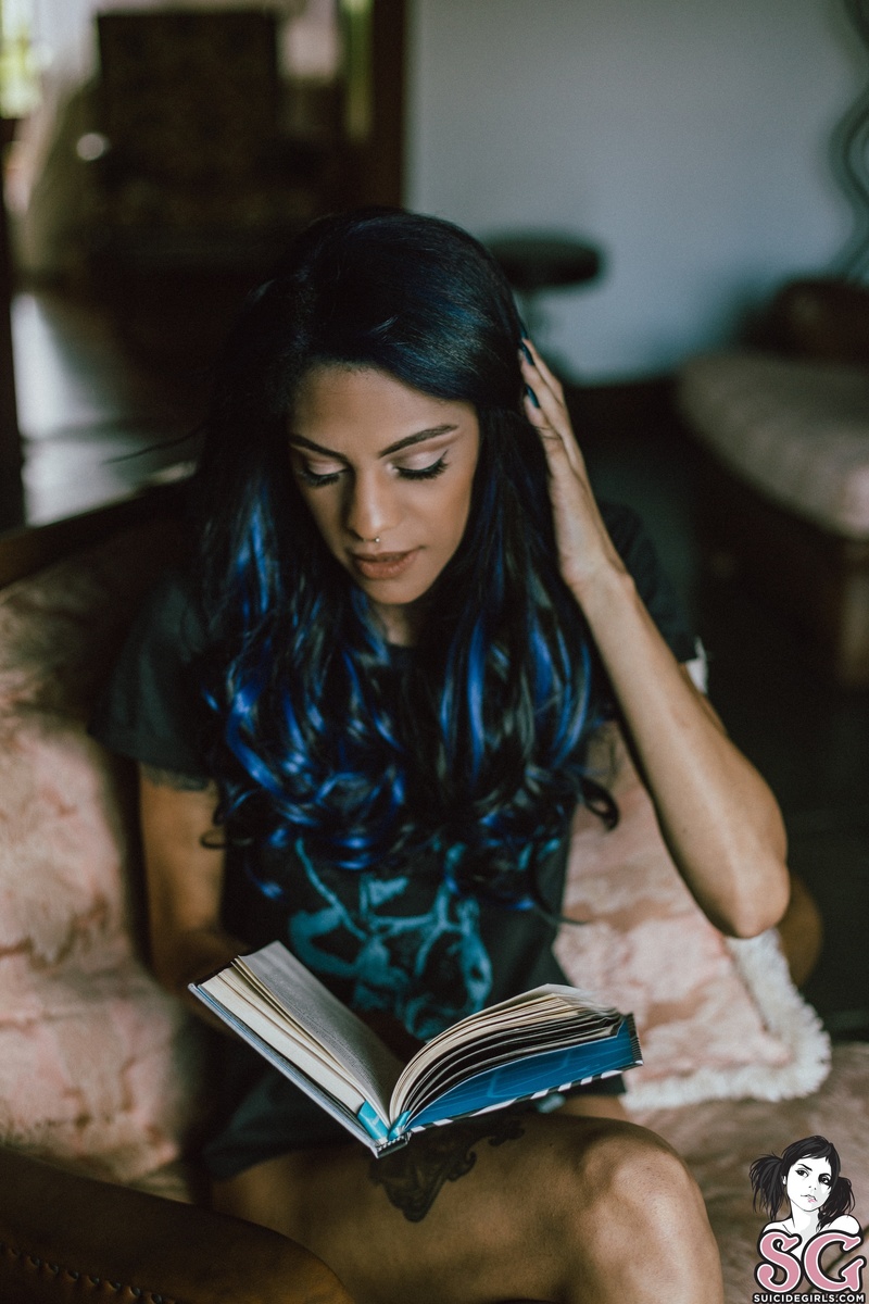 rowenna-thekillingmoon-05.jpg