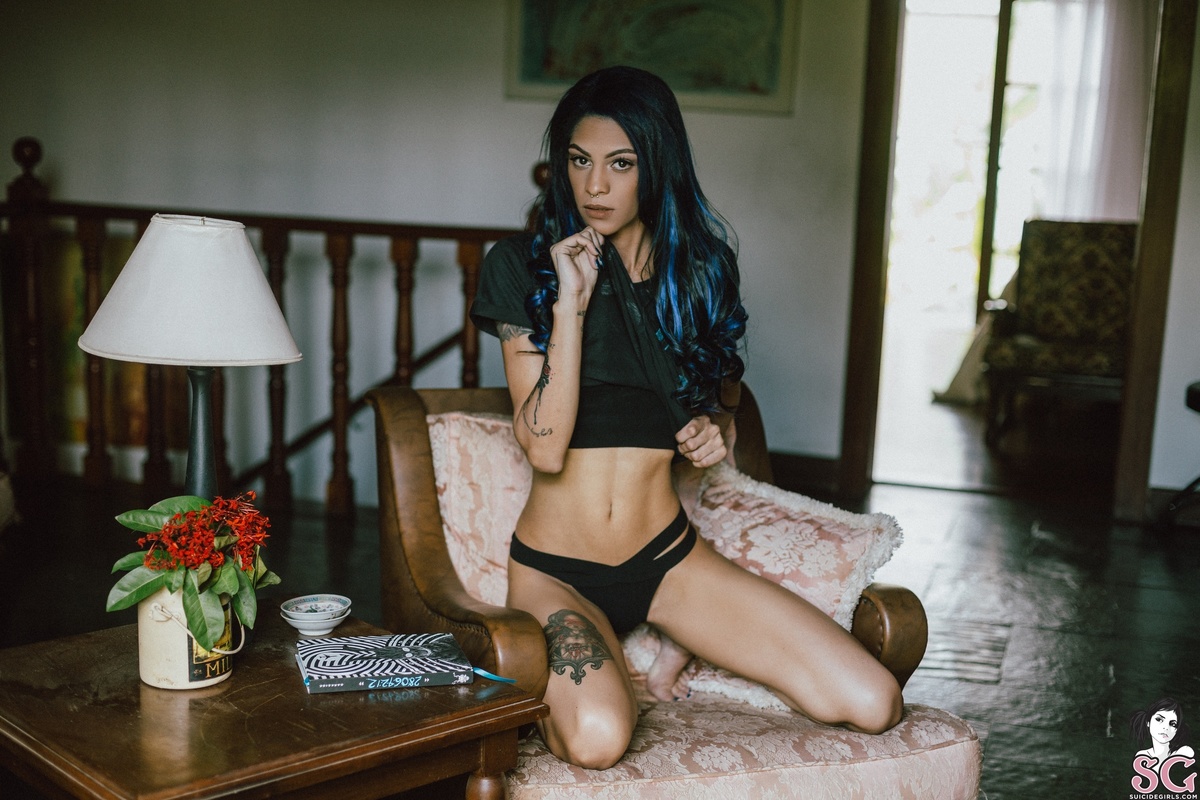 rowenna-thekillingmoon-09.jpg