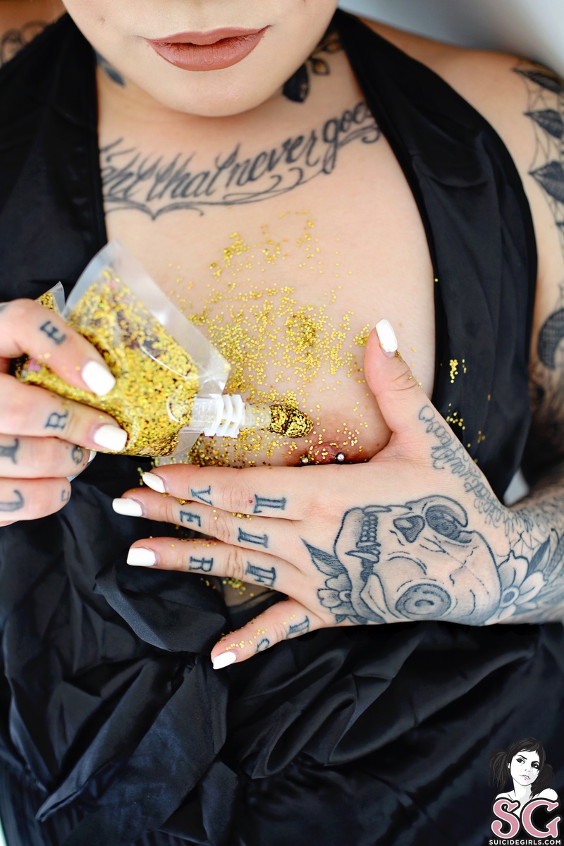 booteasee-drippingingold-13.jpg