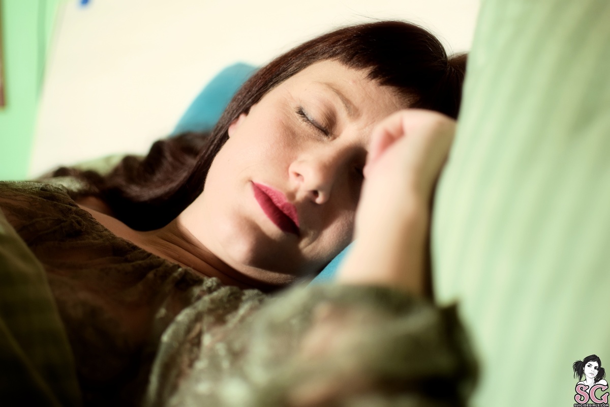 steamygirl-justwakeup-01.jpg
