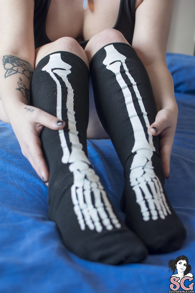 alexawhite-creepysecrets-07.jpg