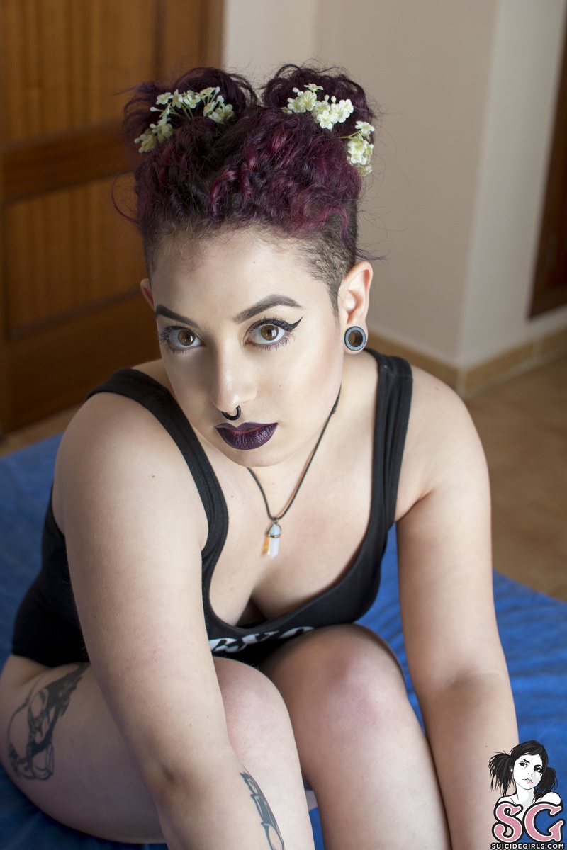 alexawhite-creepysecrets-17.jpg