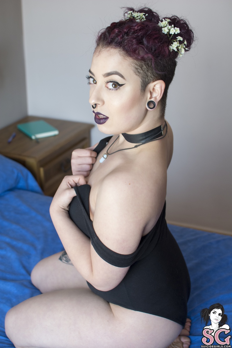 alexawhite-creepysecrets-19.jpg