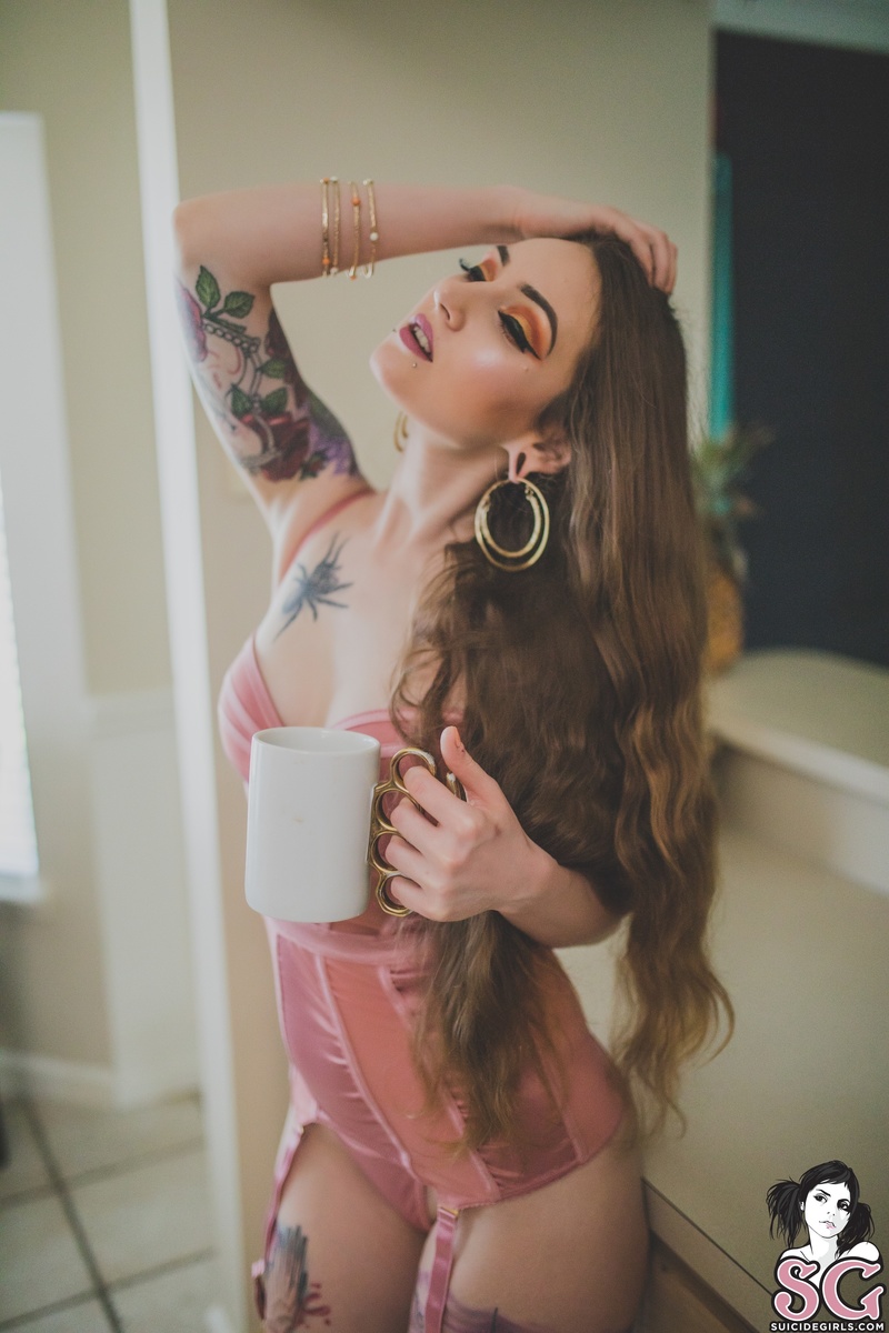 liya-itstooearlyinthemorning-05.jpg