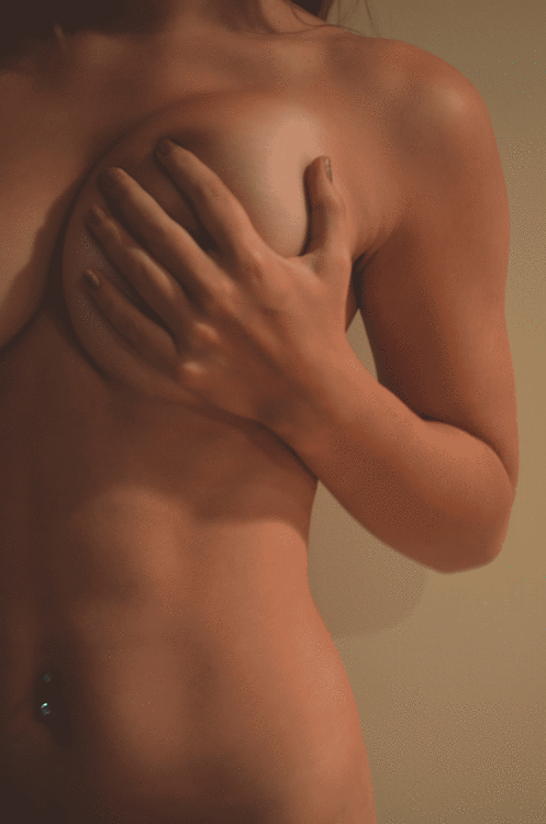 girls-with-nice-tits-tumblr.gif