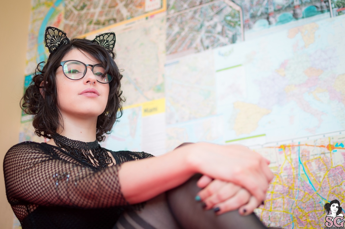 bitterblue-notyourkitten-03.jpg