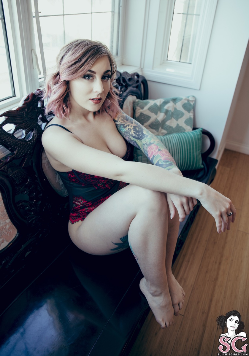 moonchiild-afeelingicantname-01.jpg