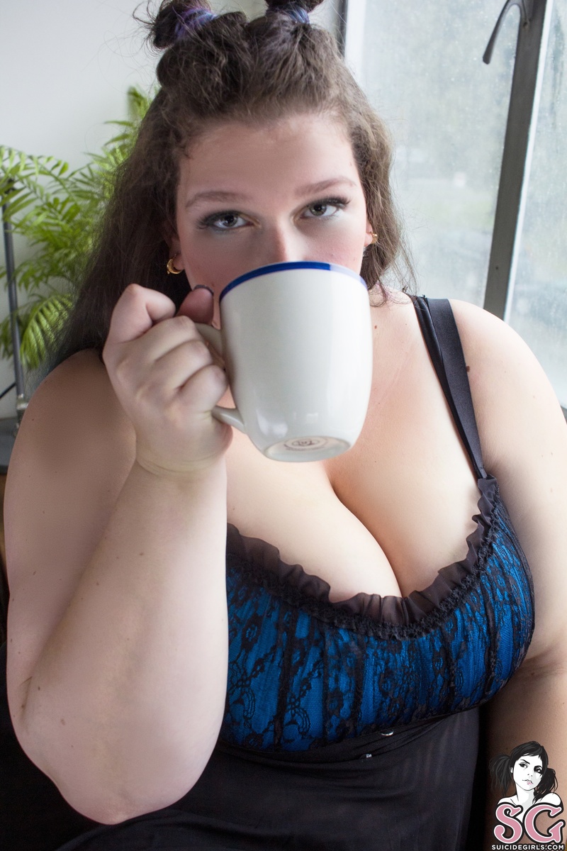 bustybella-morningglow-15.jpg