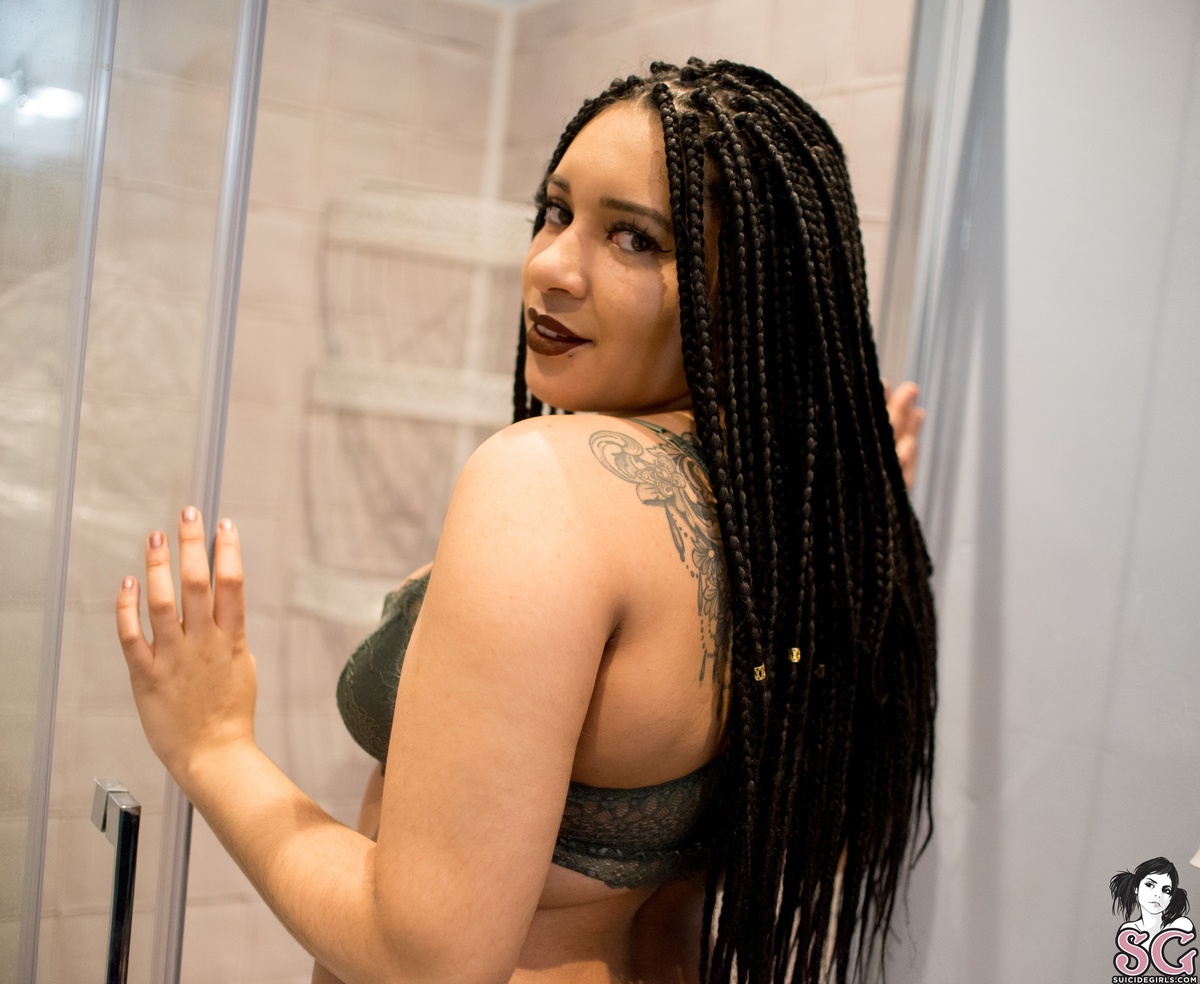 soraiya-somethinginthewater-05.jpg